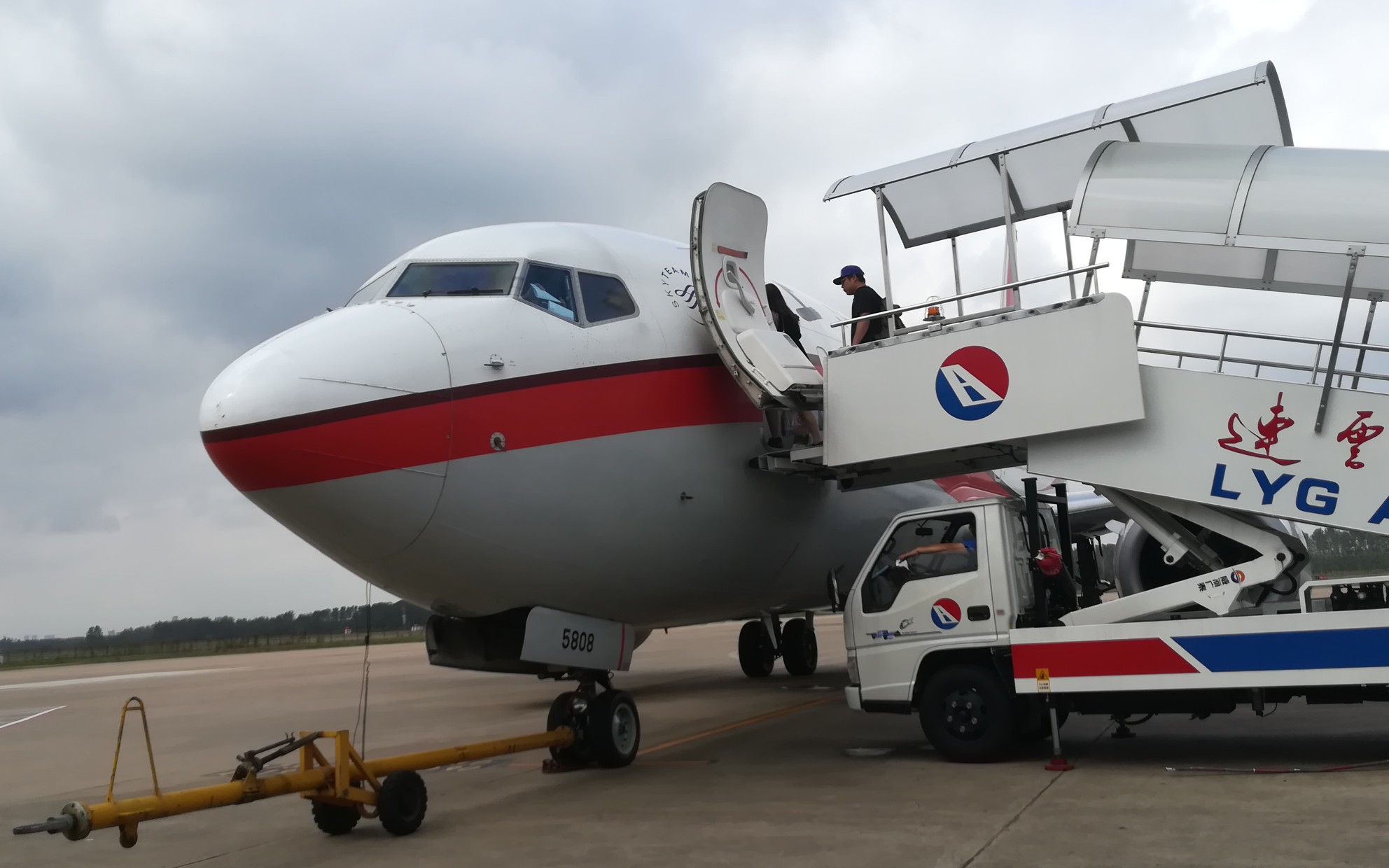 航空上航737700连云港白塔埠上海虹桥
