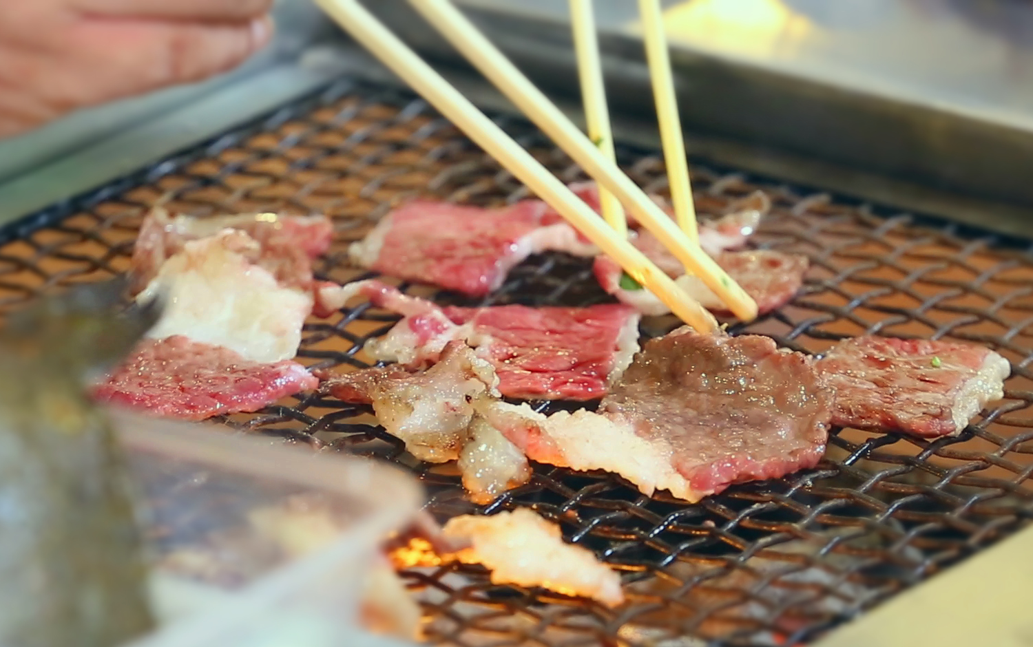 【天生吃货】这家老牌烧烤店,自助夹肉,按斤算钱,外带、堂食随你便!#1707哔哩哔哩bilibili