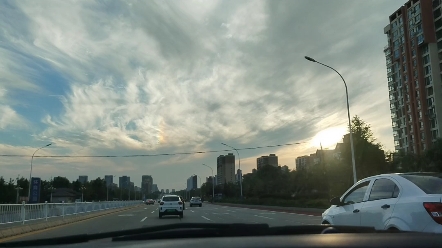 [图]摘豆角子咧，云的尽头有一点点彩虹🌈