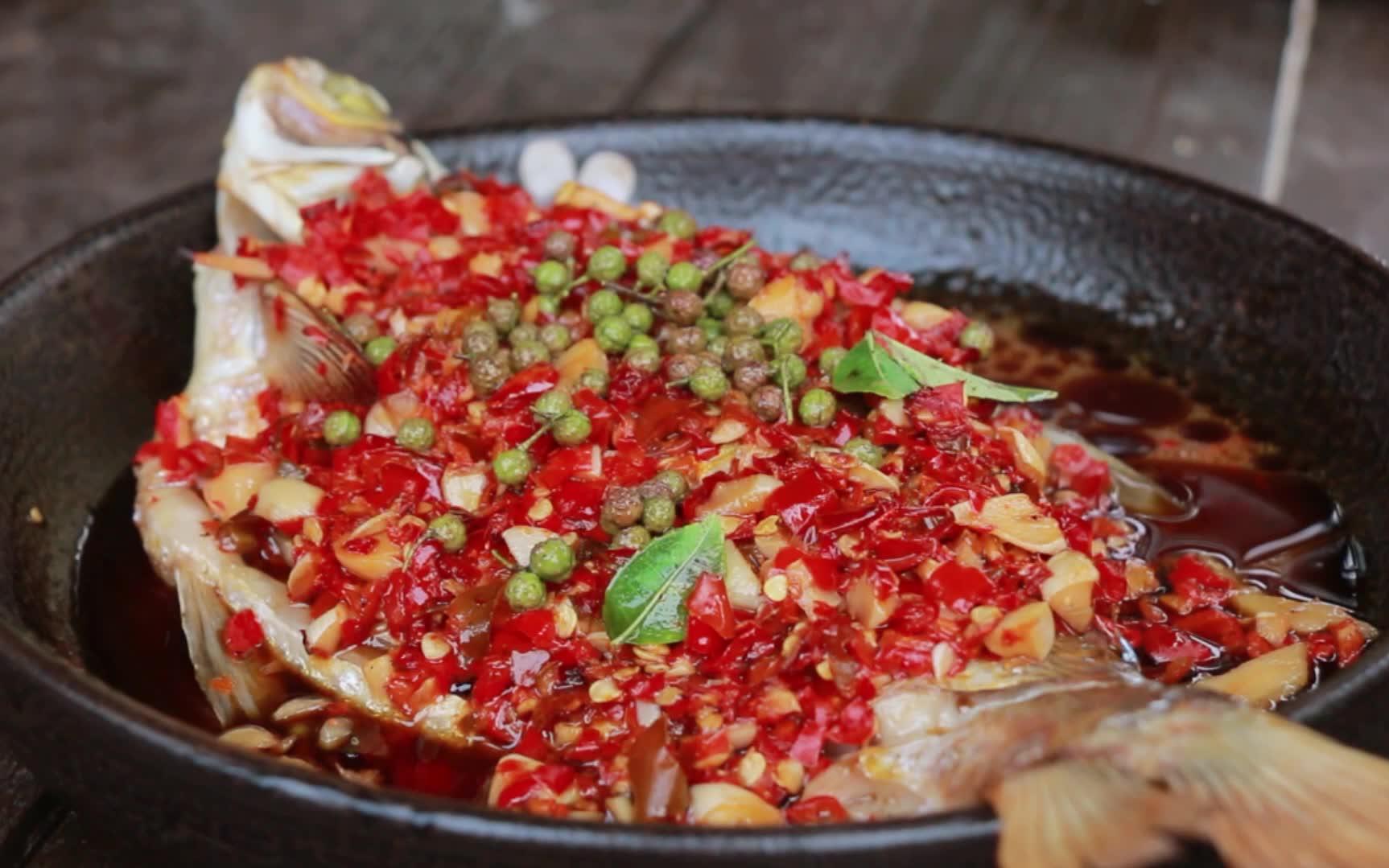 小农女简单几招教你做正宗湖南剁椒蒸鱼,开胃下饭绝对是米饭杀手