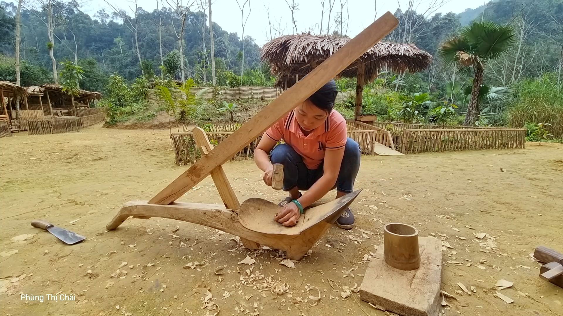 独居深山的女人为了开垦荒田种粮食,竟然纯手工打造了一个曲辕犁