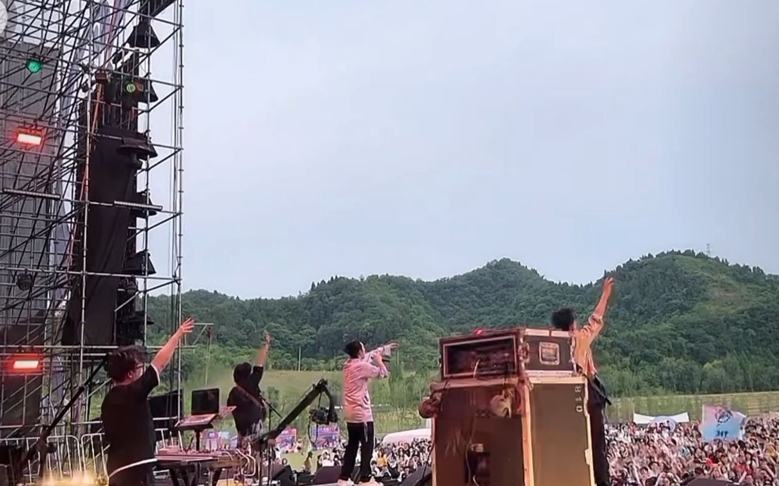 【灼海豚乐队】5月13日 海豚音乐节 现场后台视角