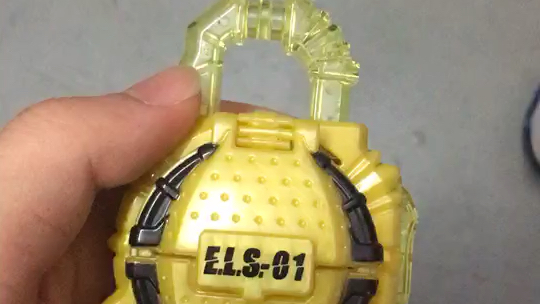 假面骑士铠武特典柠檬锁种加灯的