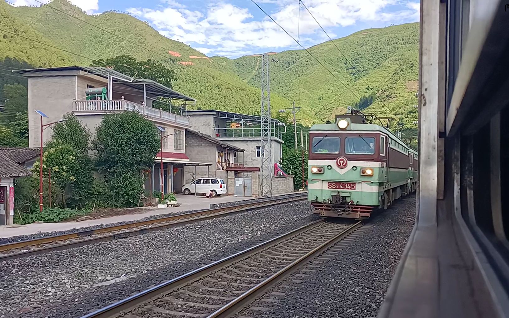 成昆铁路两河口展线 新凉车站