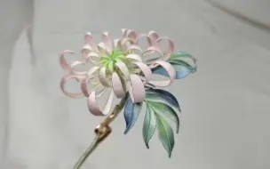 Скачать видео: 【渐变蚕丝控线菊花】确认过眼神是我爱的花花，因为太喜欢再来水一天，来看看控线的魅力吧，敢信这个是渐变蚕丝控线控出来的吗？#渐变蚕丝控线 #缠花 #菊花