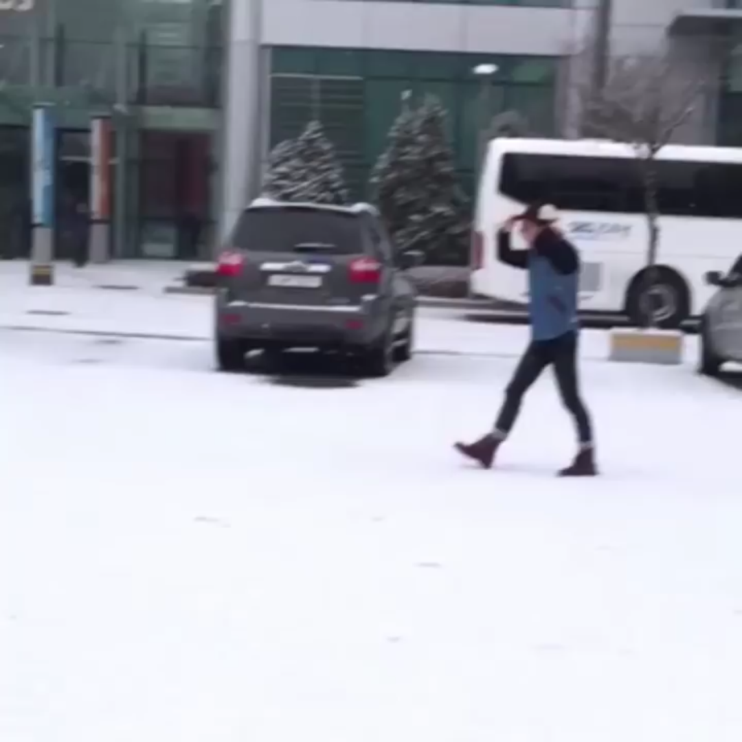 [图][BTS]jimin上传Snowball fight