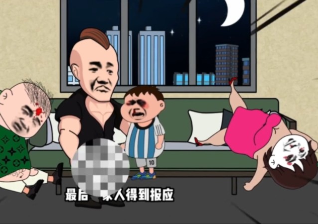 熊孩子把鞭炮放进垃圾桶，扣在女友头上，还一脚把女友踢出窗外，导致女友坠楼昏迷不醒，最后一家人得到报应惨遭灭门
