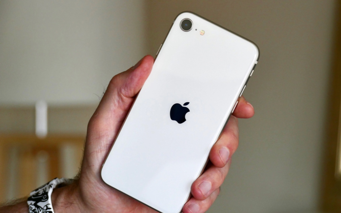IPhone SE4 6 1 