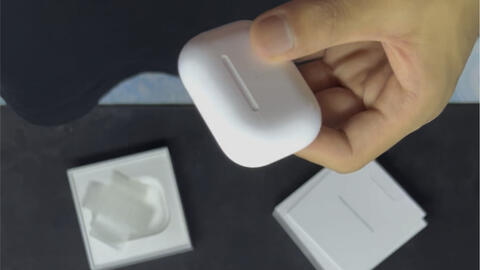 AirPods pro 2代耳机盖松动且会发出异响品控确实差_哔哩哔哩_bilibili