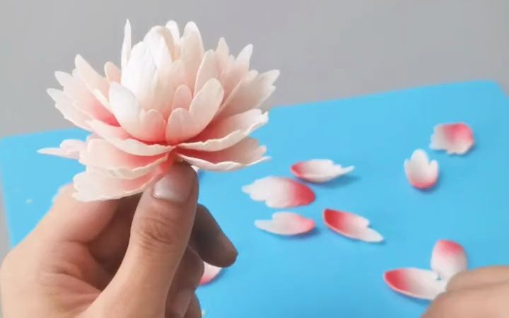 酒店盘饰《面塑牡丹》组装花瓣,一起动手制作吧!