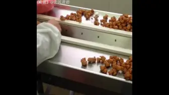 小玩具零件下走膜枕式机
