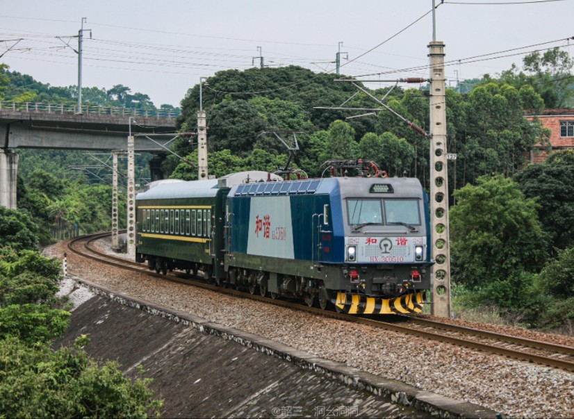 广西沿海铁路小客车57001次 六景东站→钦州