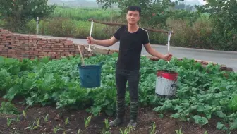 水鞋哥收玉米 满满一大麻袋扛起就跑 不是农村娃还真干不了这活 哔哩哔哩 Bilibili