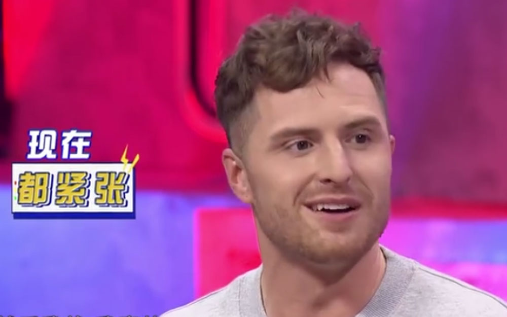 非正式会谈第65季小白凡尔赛分享初吻没想到是一个悲伤的故事