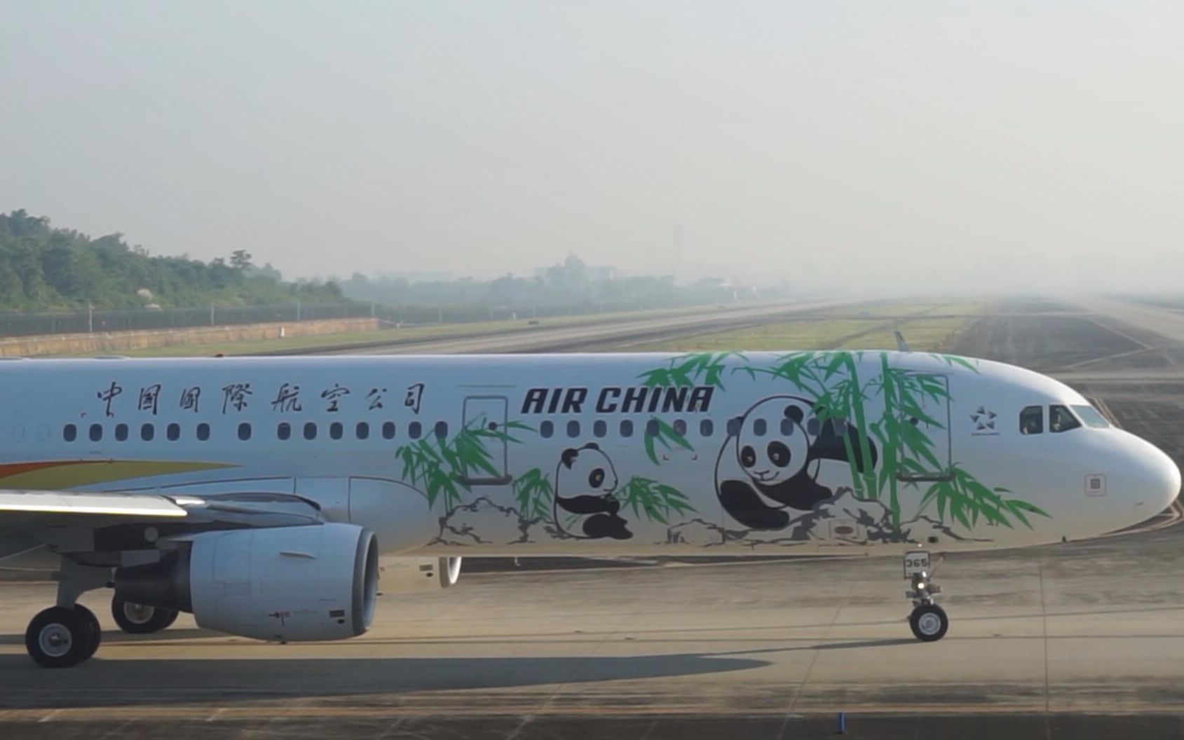 实拍国航大熊猫飞机起飞全过程,看到了美食好吃和空姐漂亮大飞机