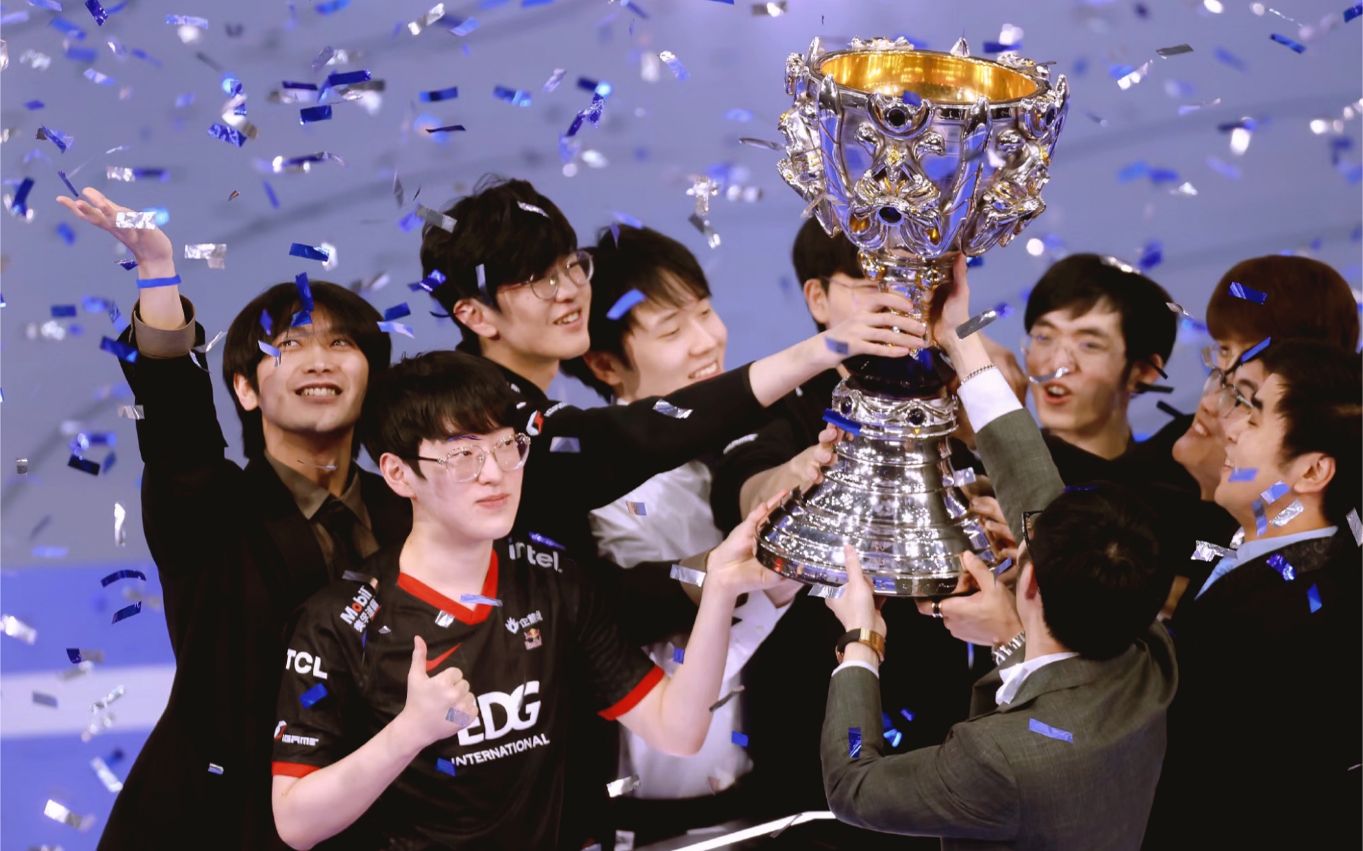 s12再喊一次"我们是冠军!"|2021edg骑士礼合集_电子竞技热门视频