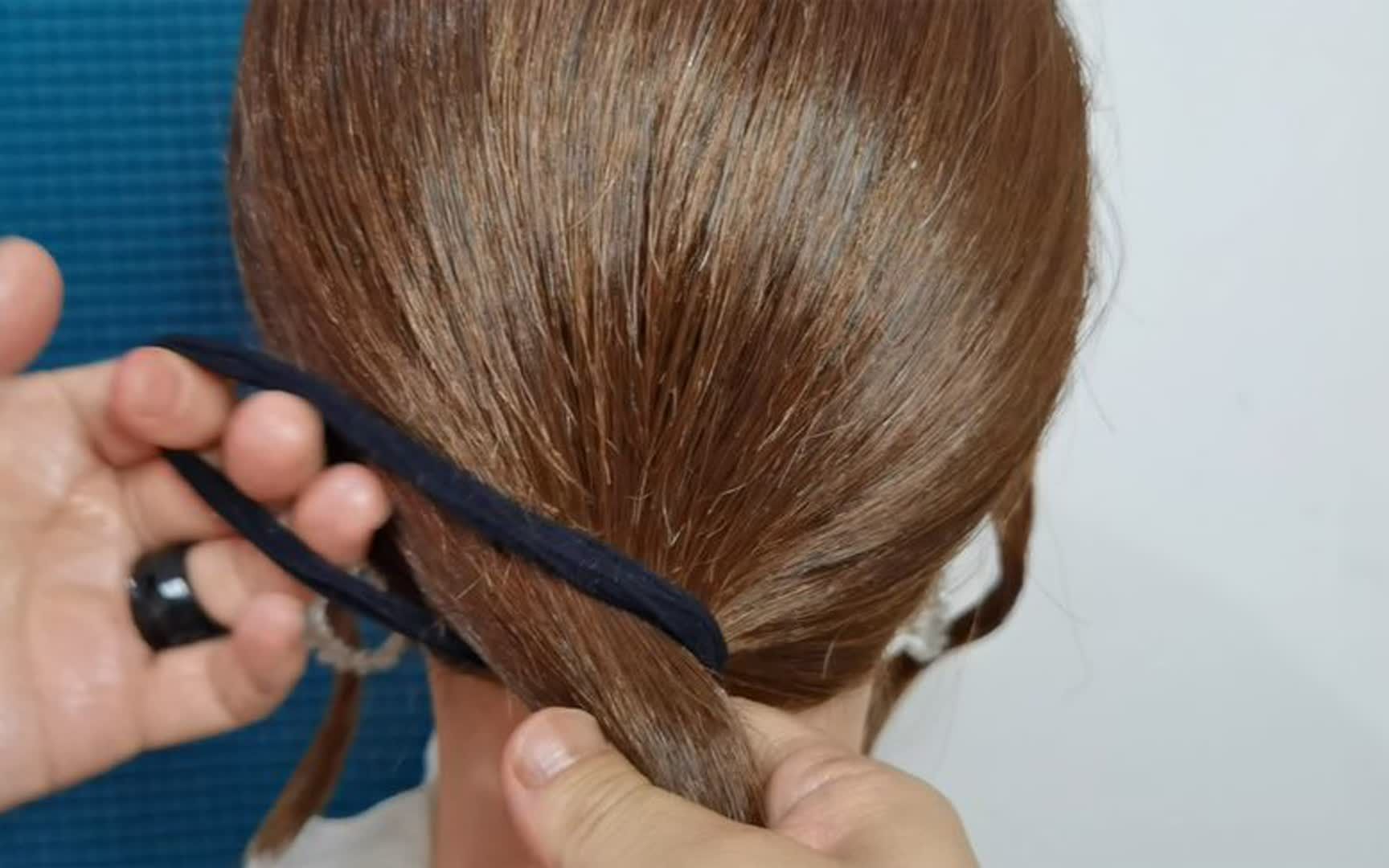 2根皮筋一个发夹轻松扎好的"毽子头"发型,你们试试看怎