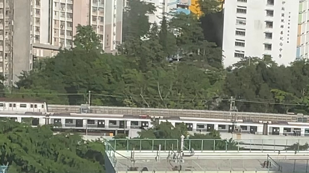 港铁 q train