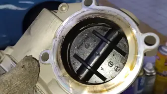 奥迪A6LC7挂前进档发闯怎么回事？车友朋友多看看怎么解决