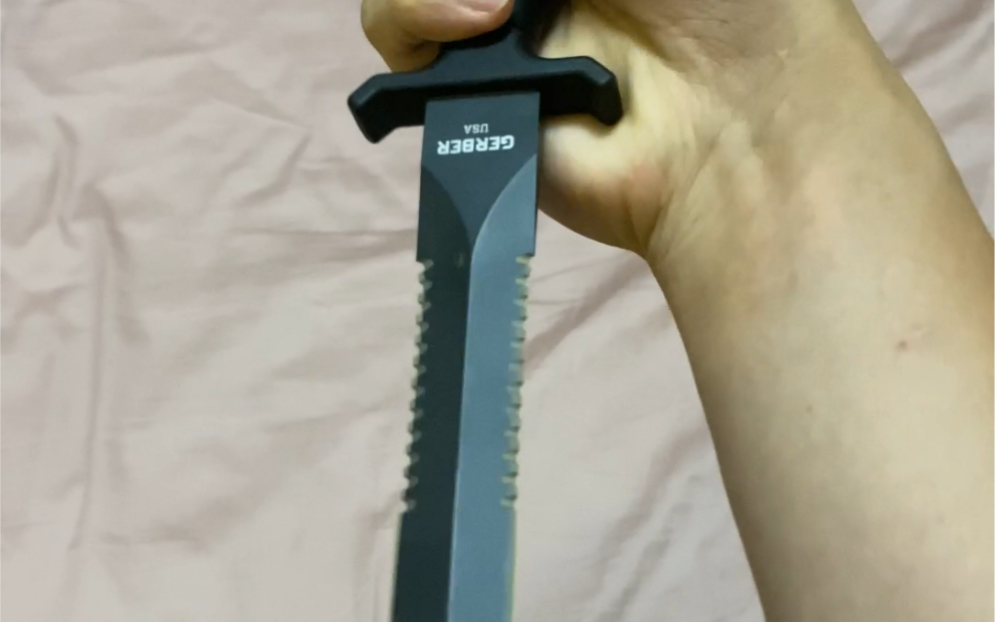 gerber mk2戈博马克2确实是把操控很优秀的双刃格斗刀-实在人你好