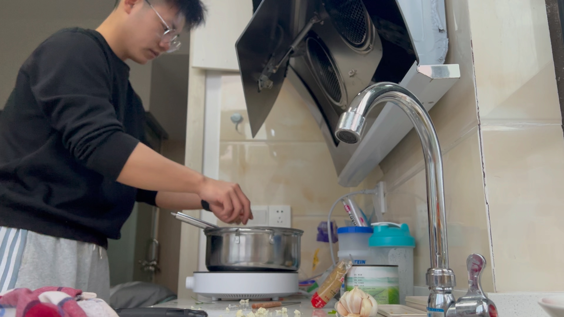 大学生独居沉浸式做饭