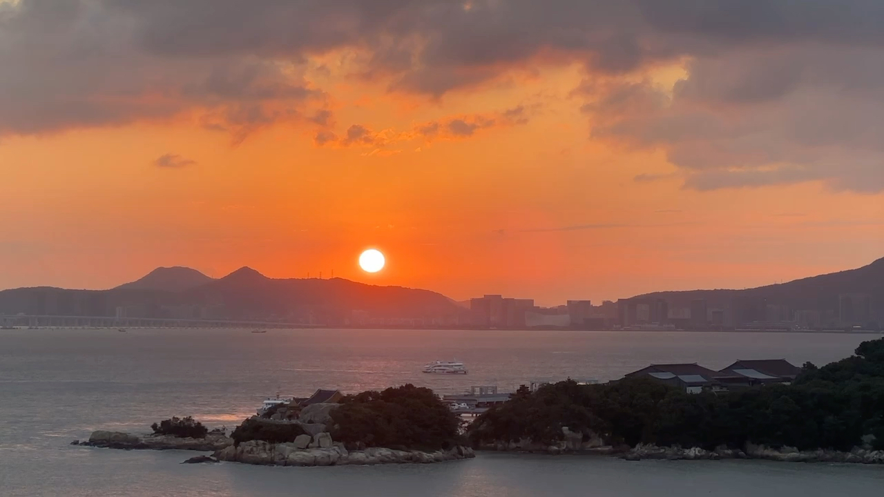 [图]普陀山南海观音的日落～拜一拜，祝家人身体健康，考试顺利～