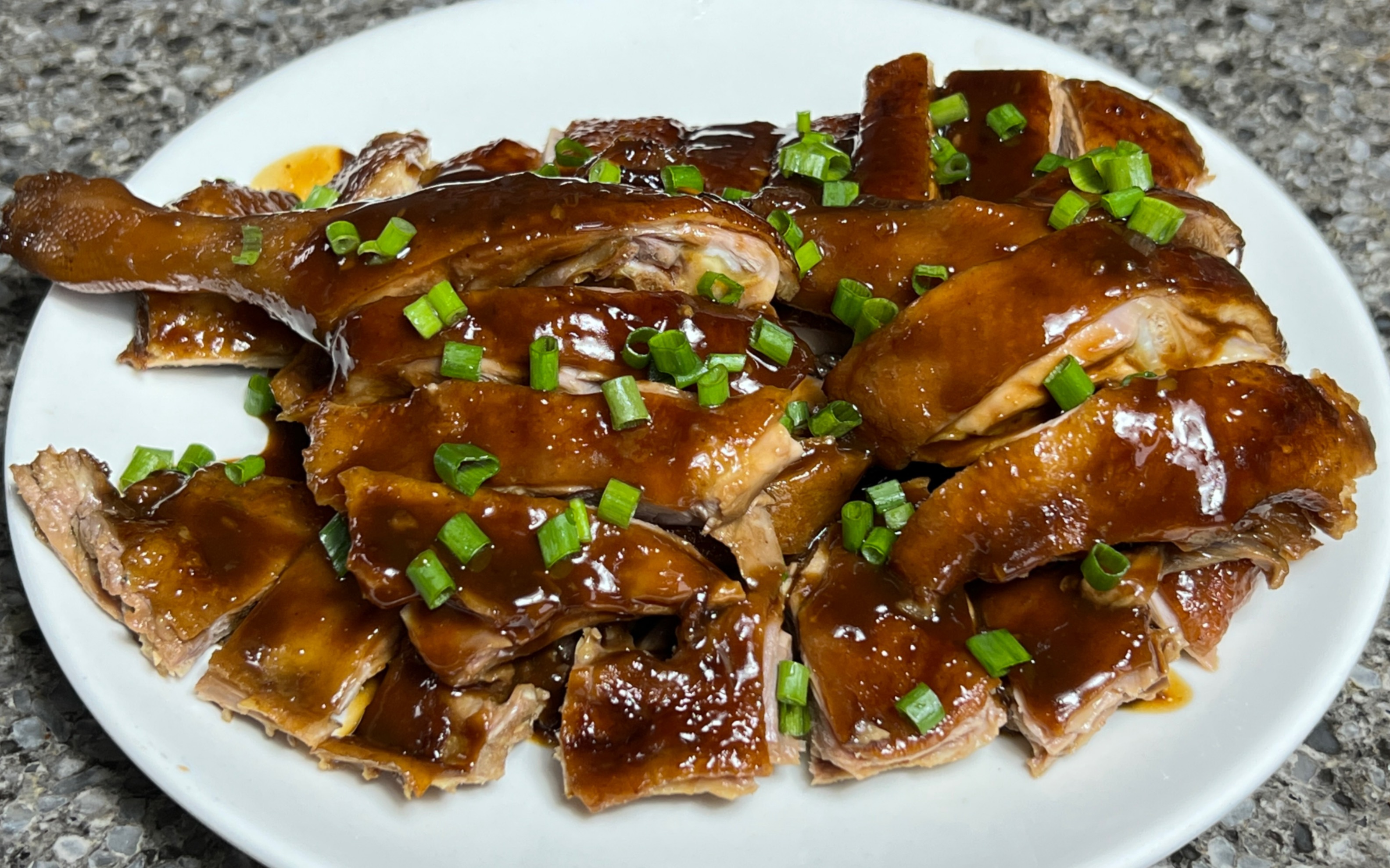 教你碌鸭的做法,鲜香入味,嫩滑多汁,比饭店的还好吃