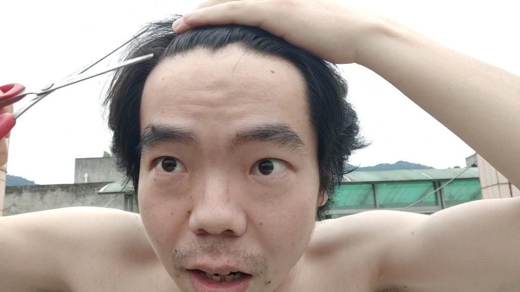 重庆工商大学"劳改犯":分享自行剃光头教学,闲聊一下自己的摆烂状态