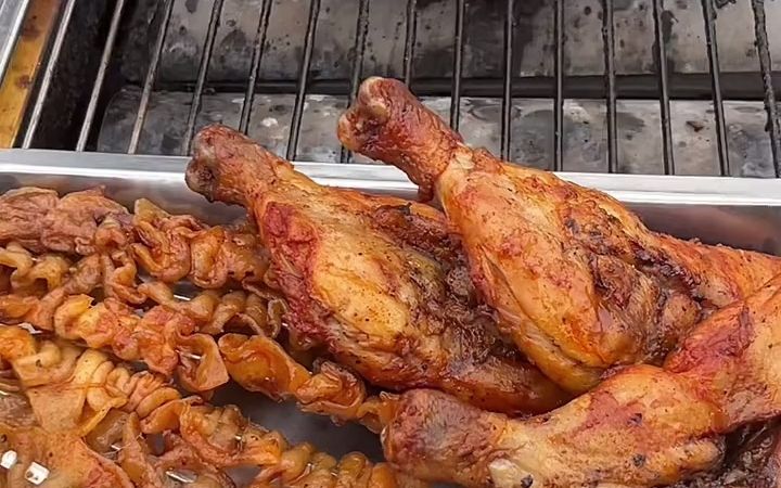 【路边摊】今天是爱烤鸡腿的一天哦