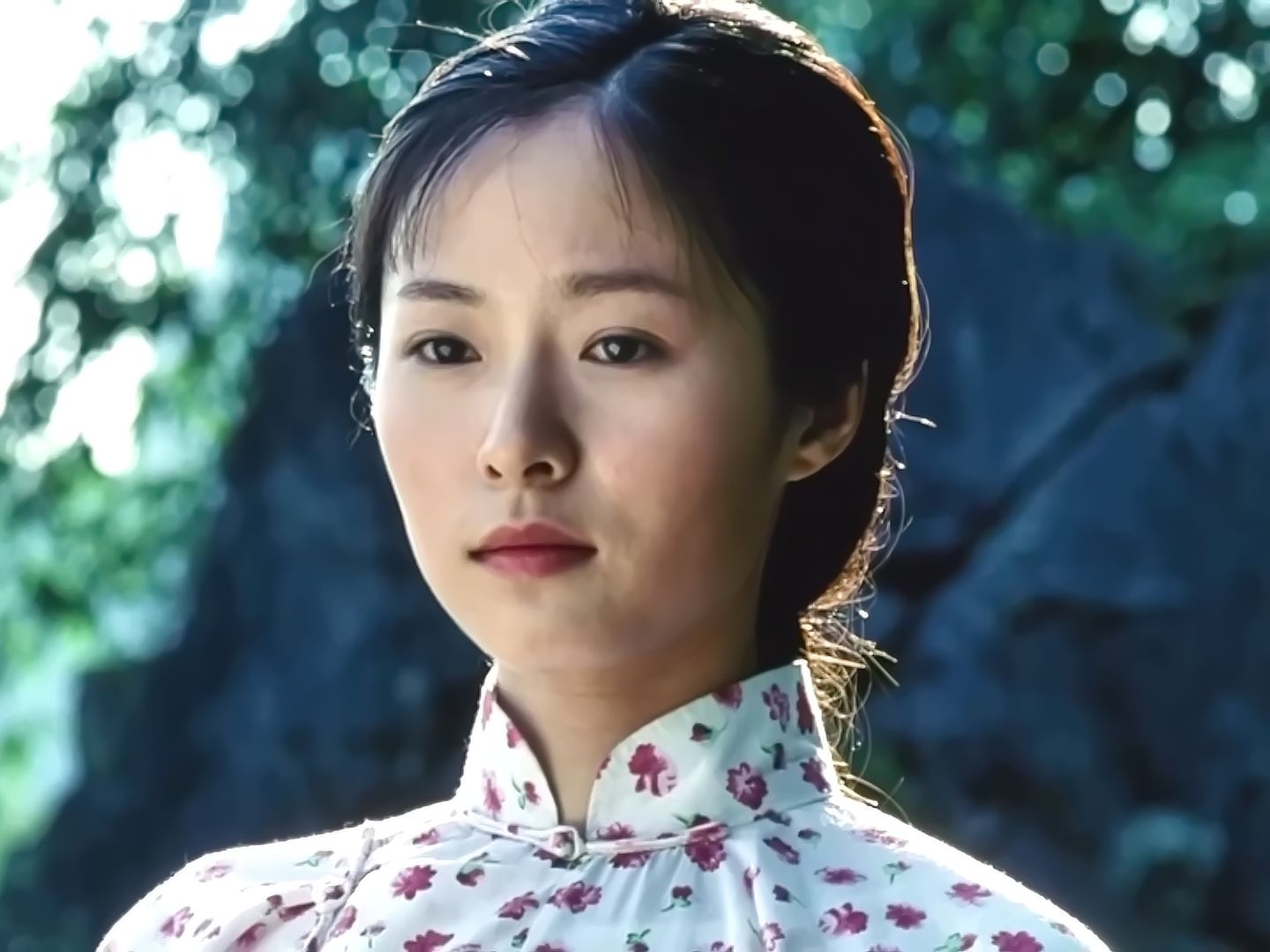 孟庭苇的《羞答答的玫瑰静悄悄的开》,作词太有文化底蕴了,好听