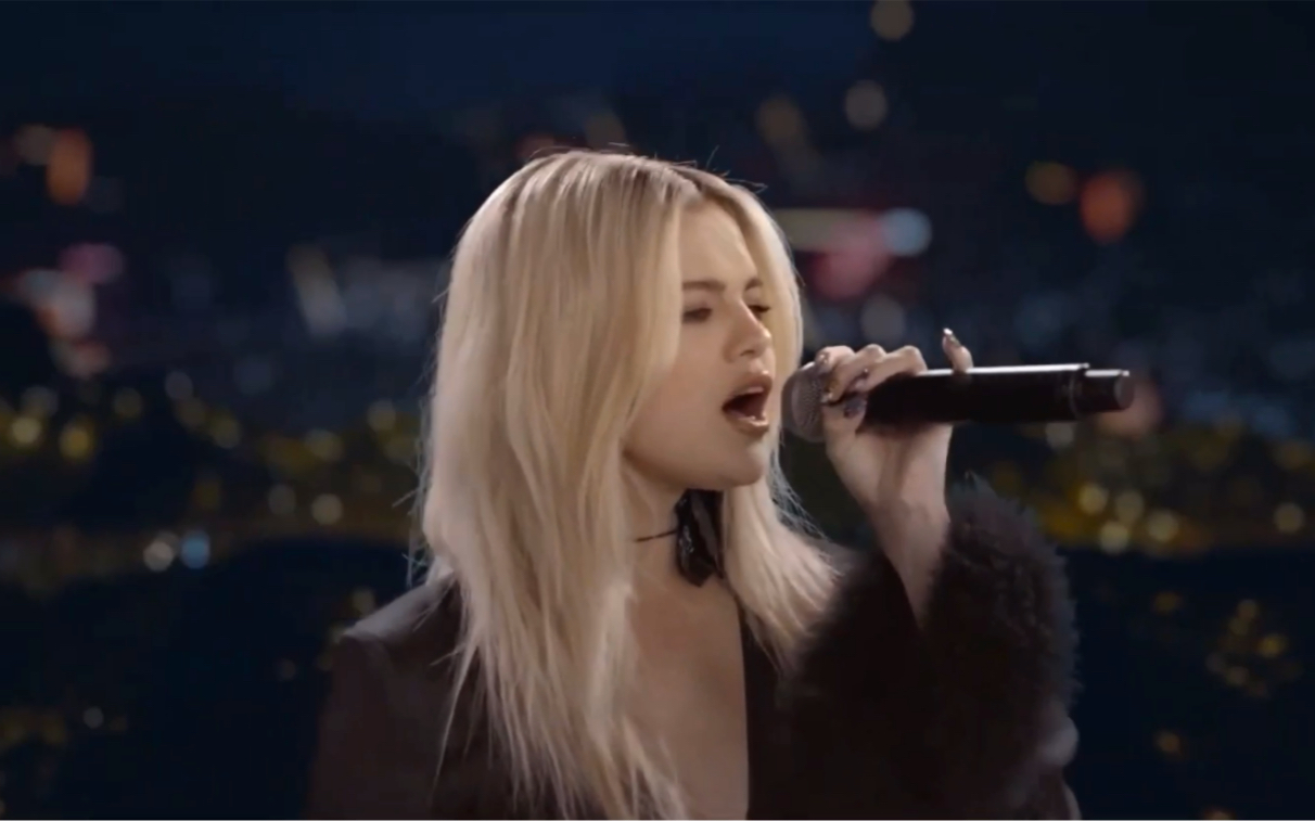 selena gomez| 在欧冠表演wolves的白金丽人赛琳娜戈麦斯