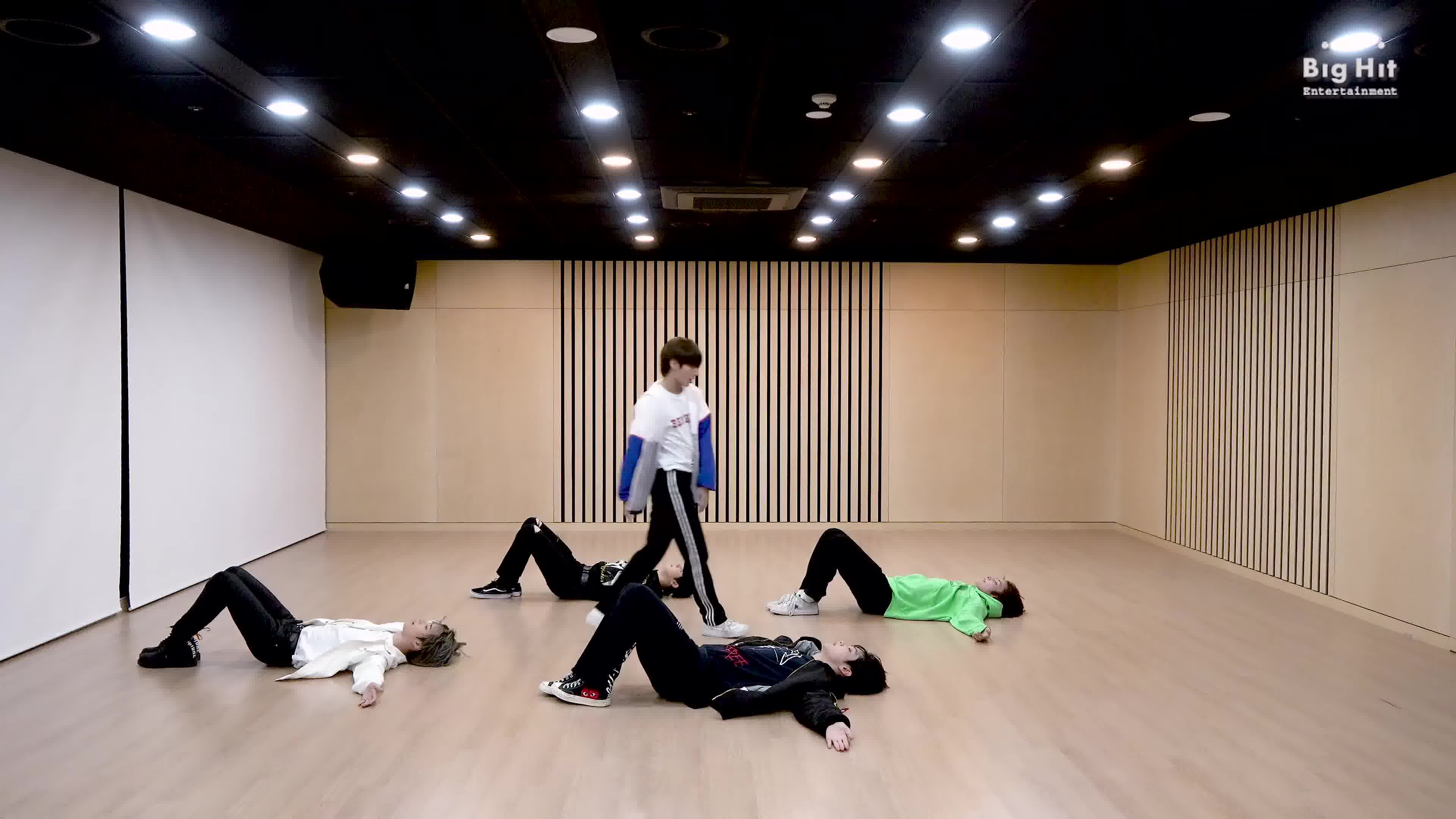 [图]【TXT记录库】191117 'New Rules' Dance Practice