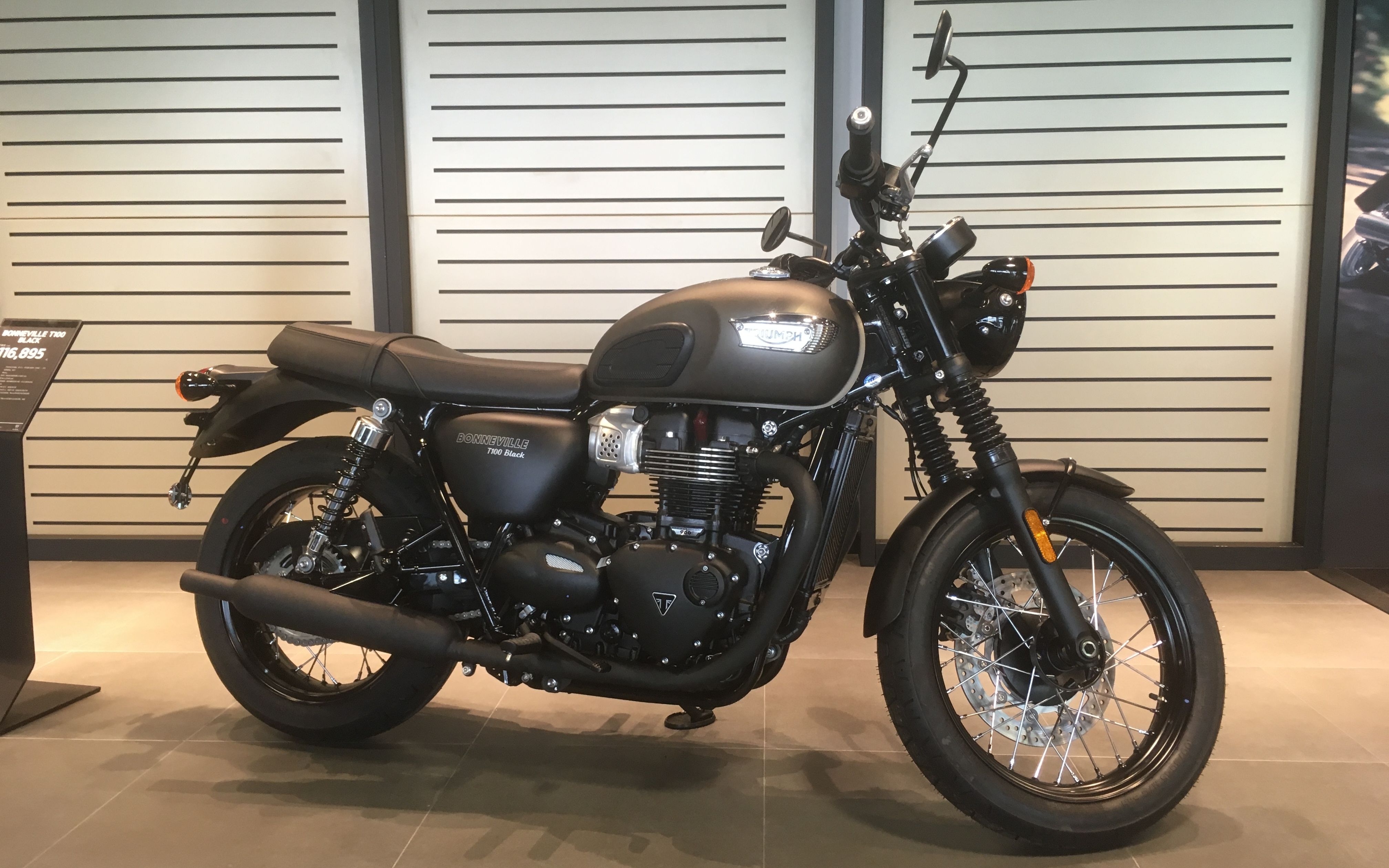 2019 triumph bonneville t100 black 英伦凯旋 静态实拍_哔哩哔哩