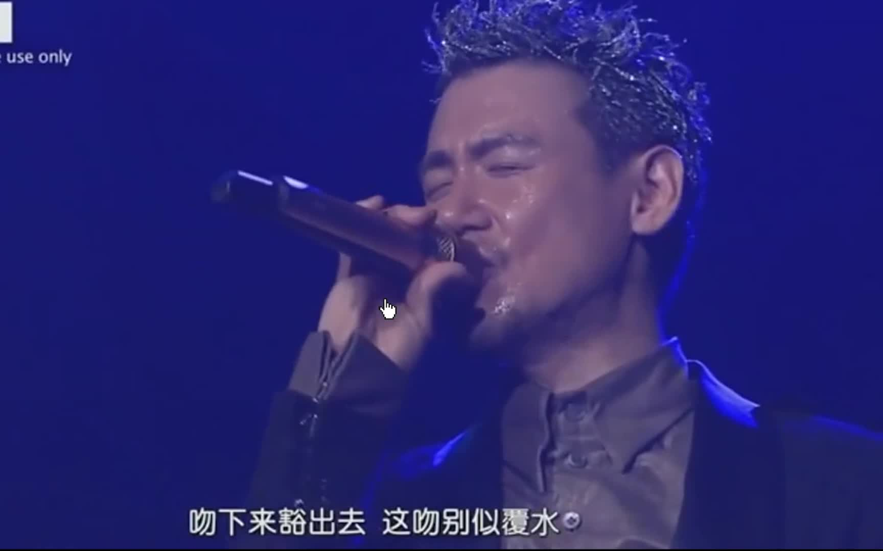 [图]那些逼死原唱的翻唱系列之张学友07年演唱会深情演唱一首《小城大事》