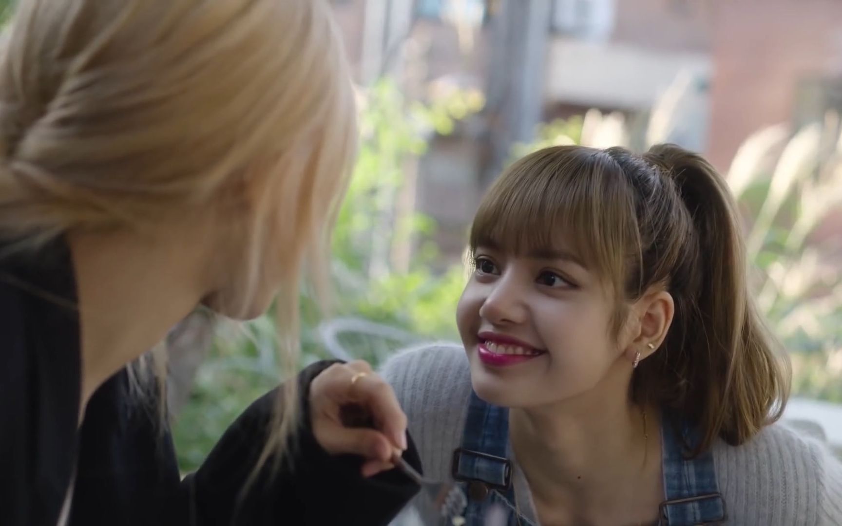 高清双语blackpinklisa和rosé是如何成为姐妹的秀恩爱超甜lightupthe