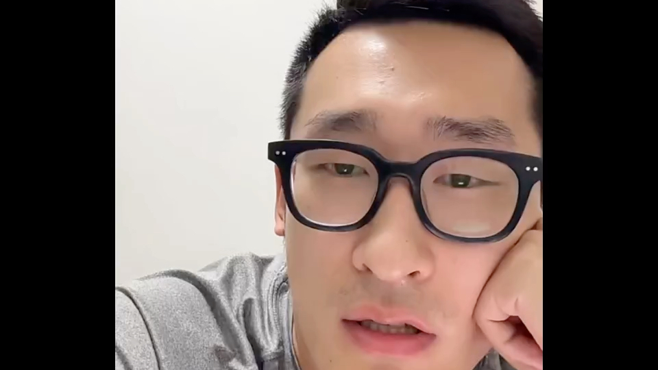 野球帝逗师傅开播回应近期野球帝争议事件,他说这个事情不好平息,自己