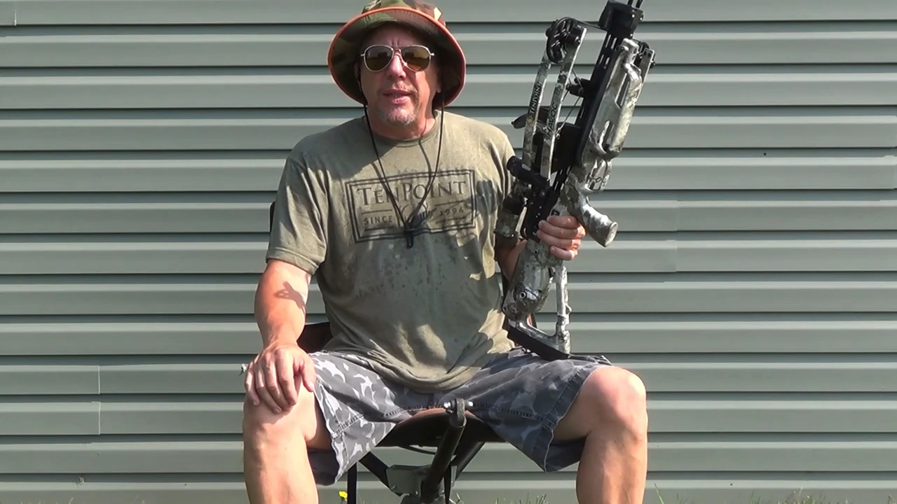 国外十字弩合法拍摄pse僵尸猎手蝰蛇系列弩手办道具欣赏