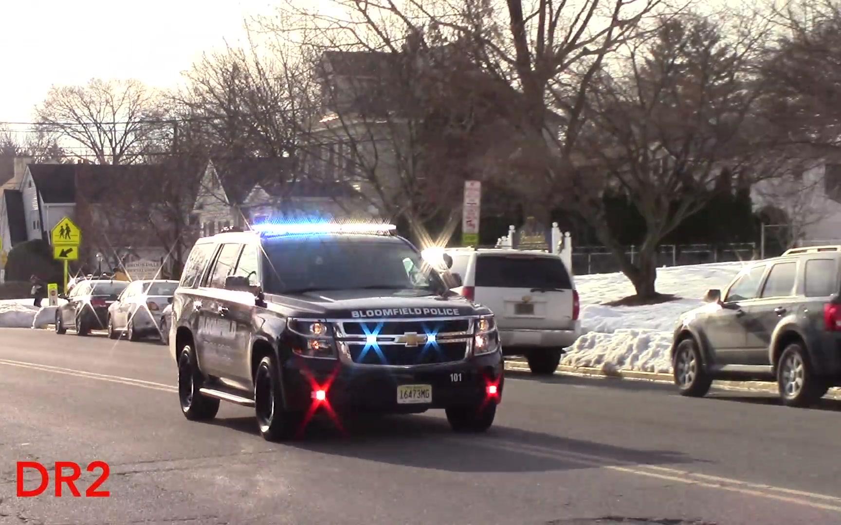 [图]美国警车低频驱逐警报炸街合集～不及时避让你就完蛋了