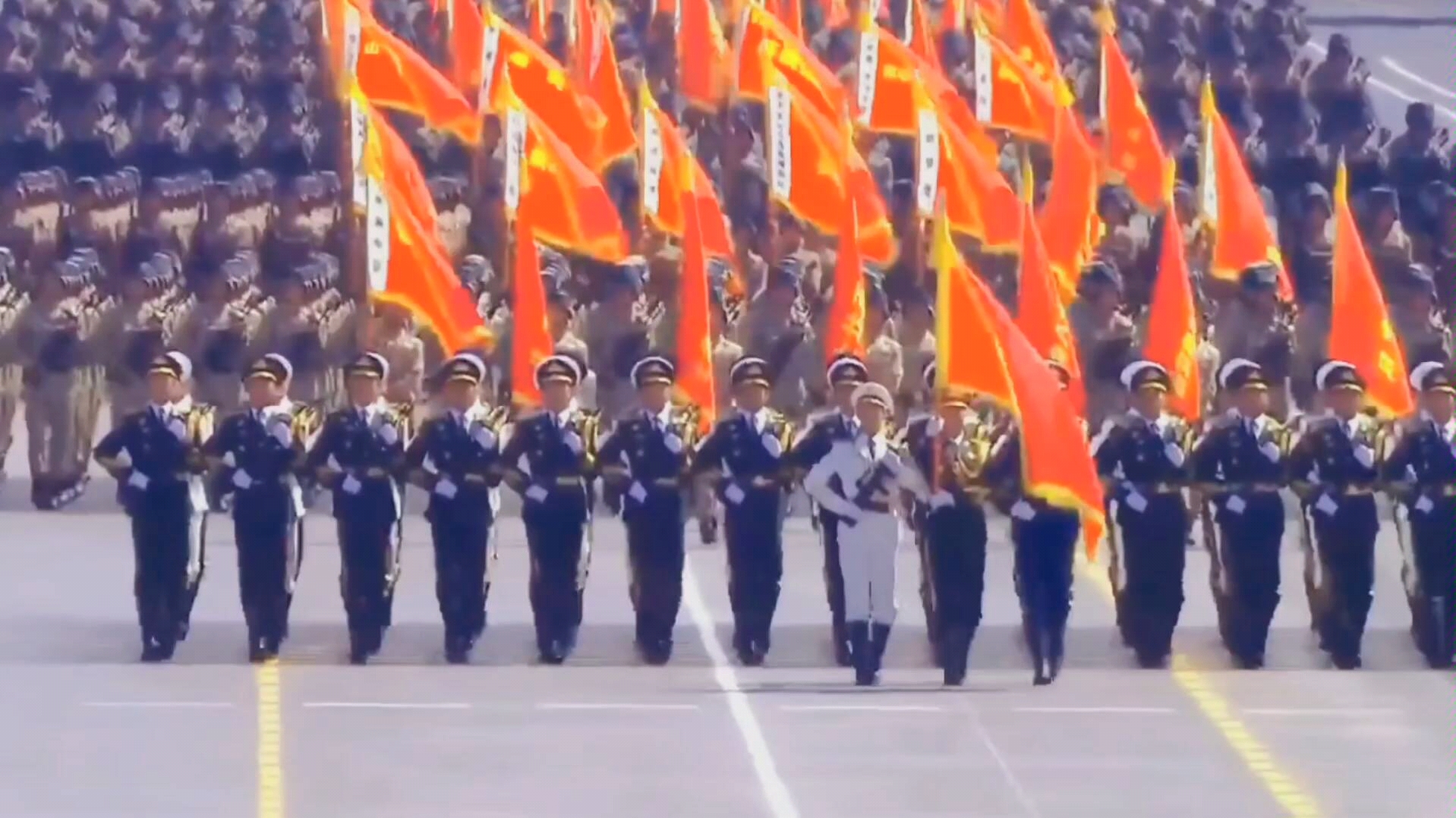 建党节快乐!我国解放军三军仪仗队就是霸气!