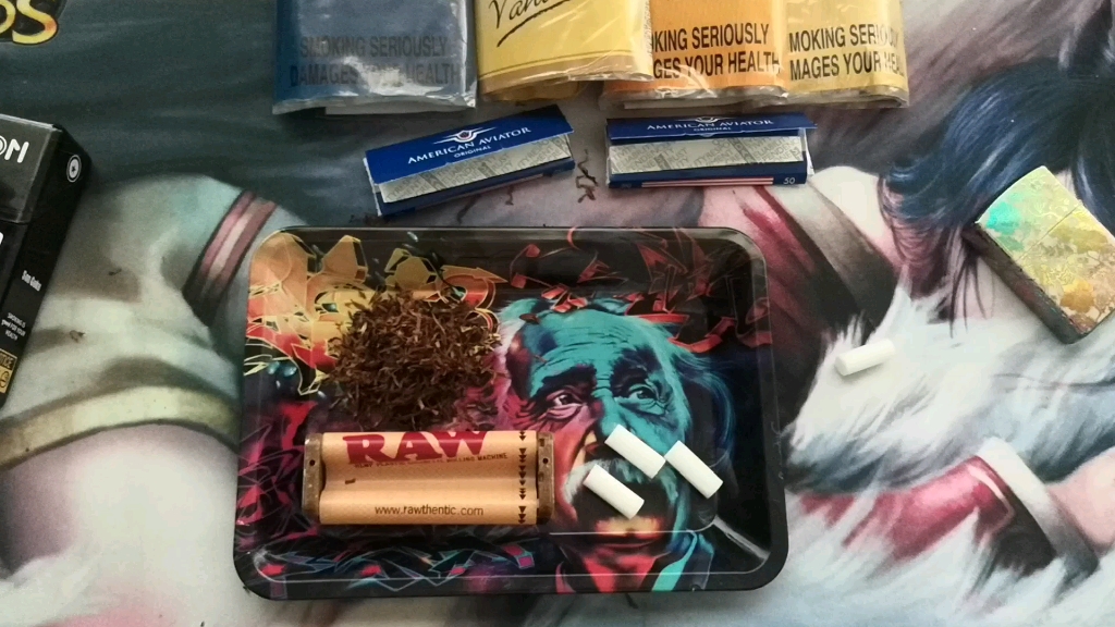 手卷烟品吸蓝喇叭