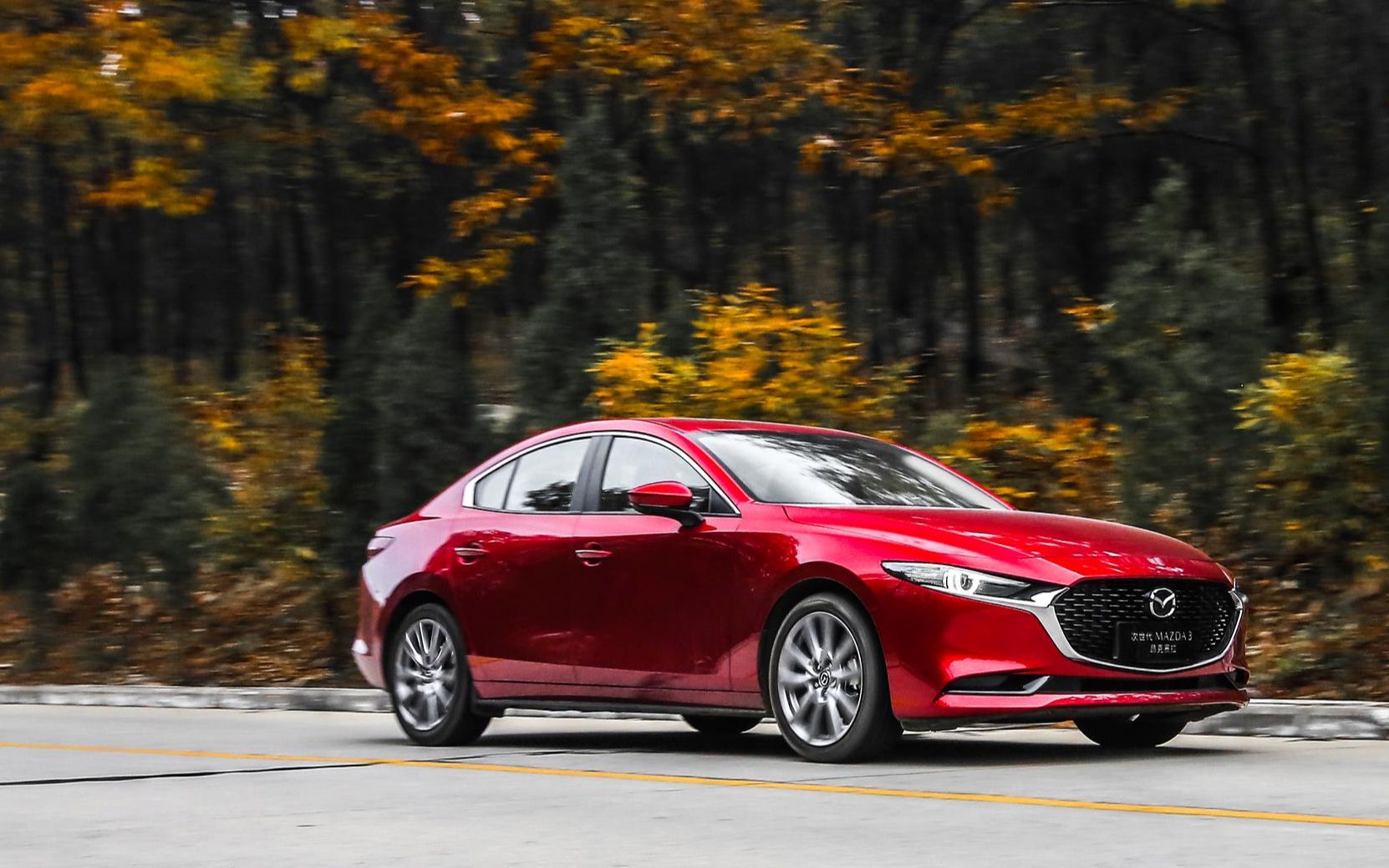 昂克赛拉踩刹车感觉刹车踏板抖动是怎么回事?