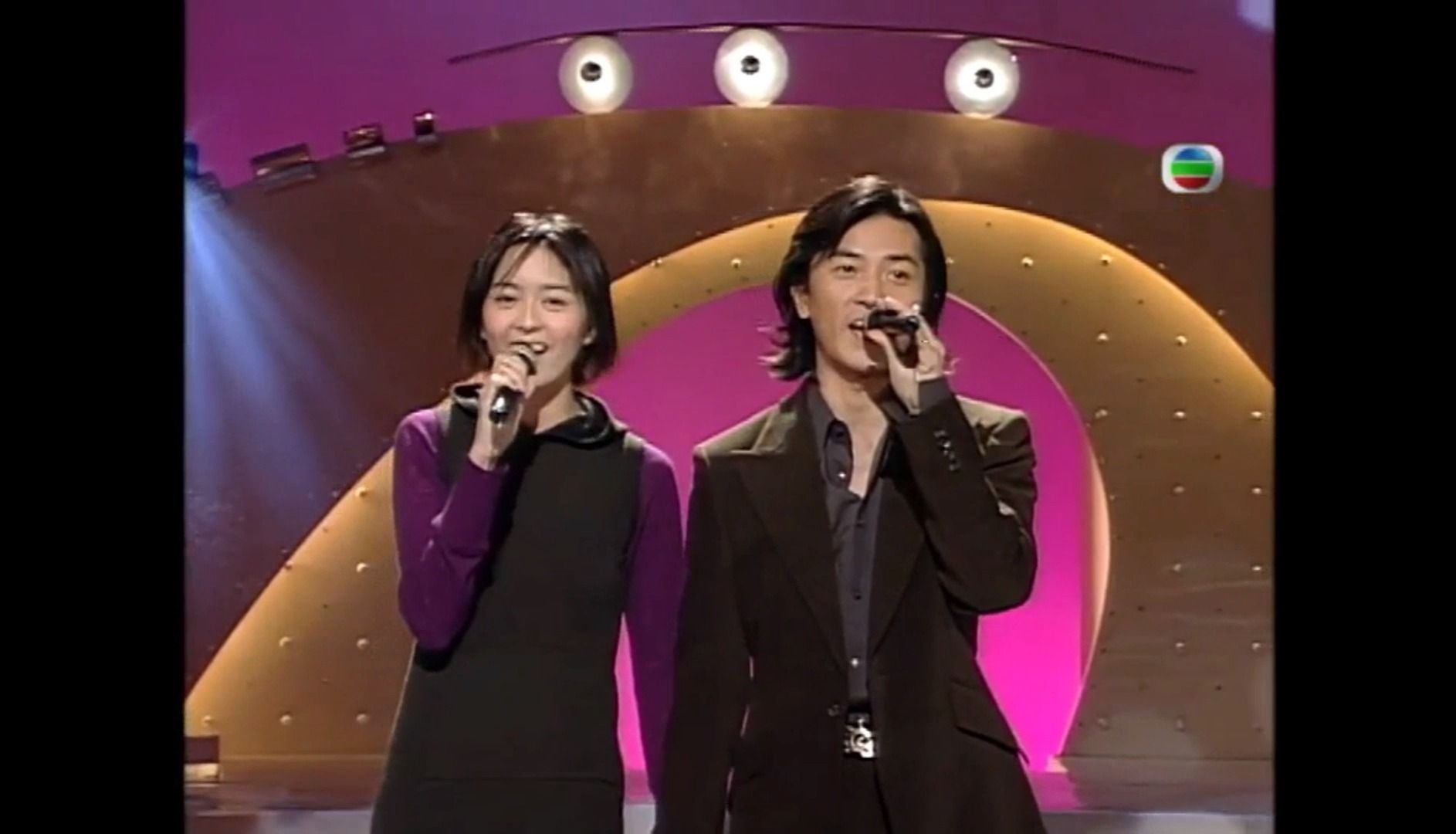 郑伊健梁咏琪一起同台演唱-荭荭影视-荭荭影视-哔哩哔哩视频