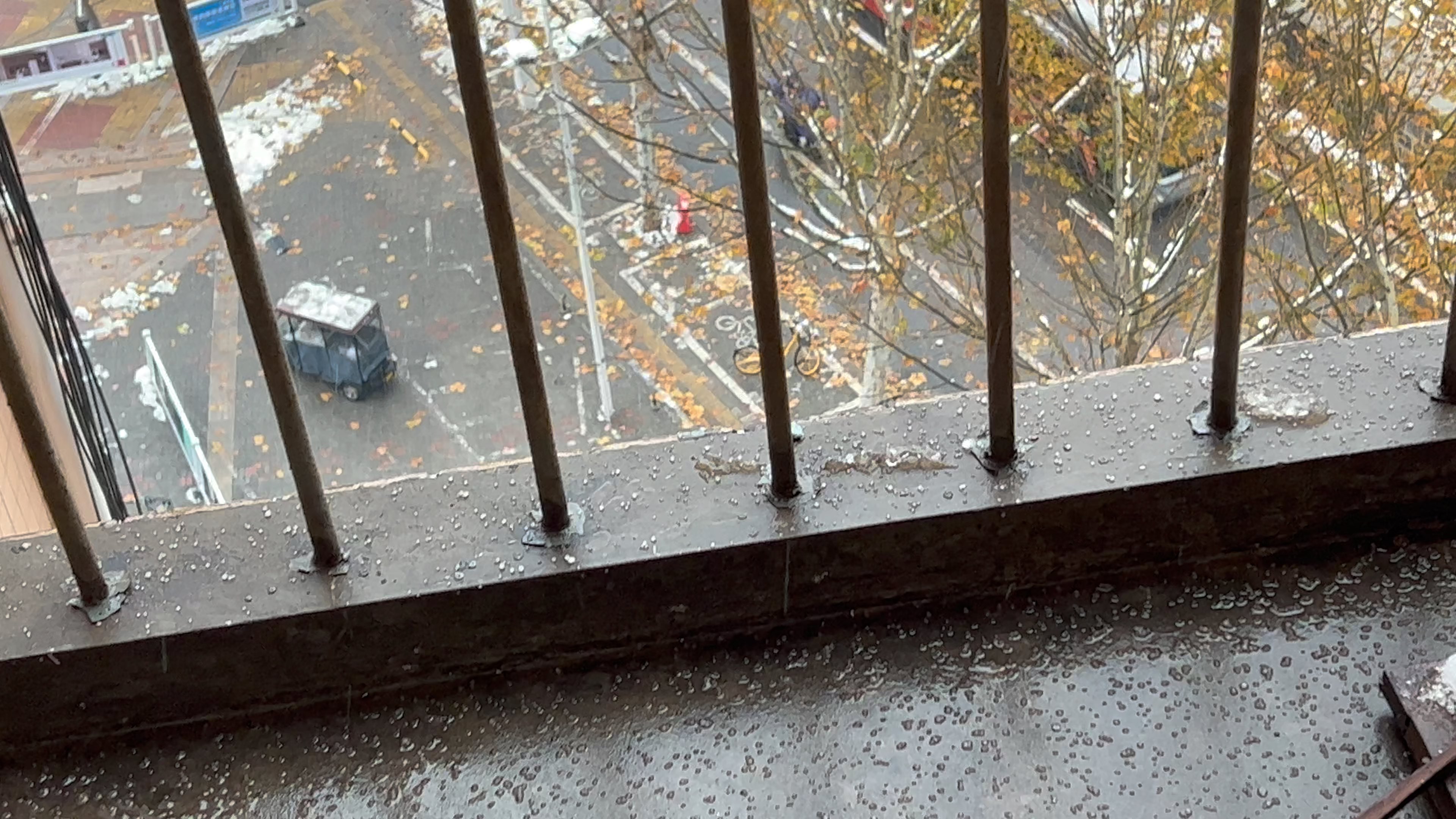 下冰雹的郑州 说好的暴雪呢 被鸽了