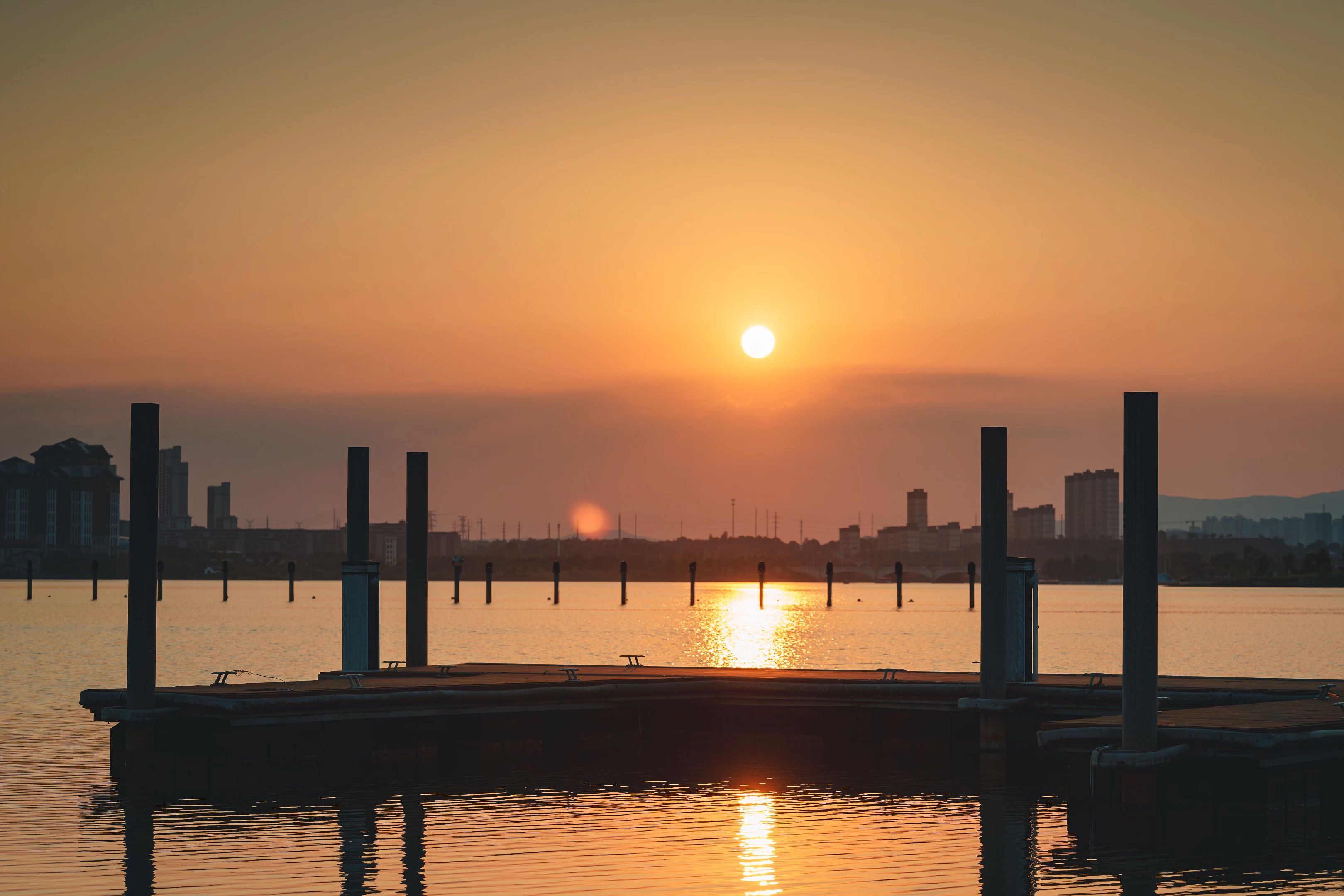 落日熔金,暮云合璧,人在何处