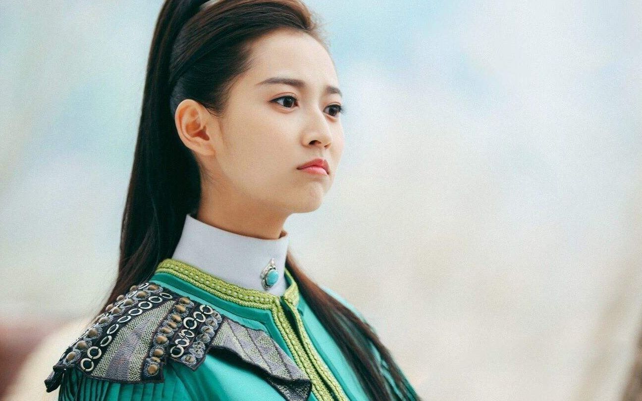 倚天屠龙记中一出场便惊艳众人的她,其实私下也是简约却又不低调!