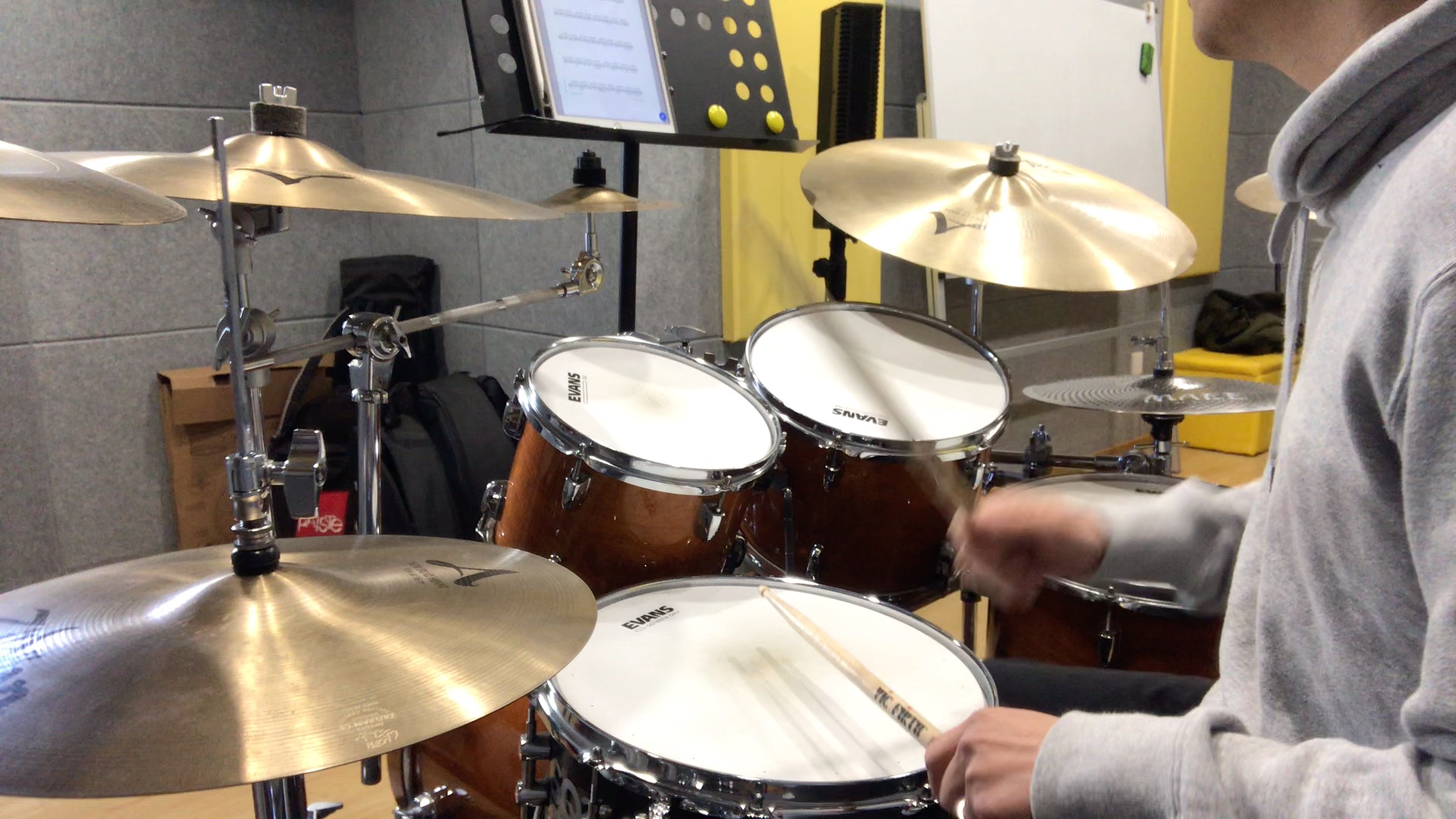 rock school debut (架子鼓) hazee daze._哔哩哔哩_bilibili