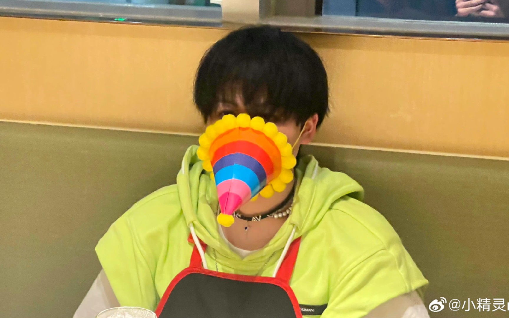 【小精灵】自己的生日把海底捞员工整内向了