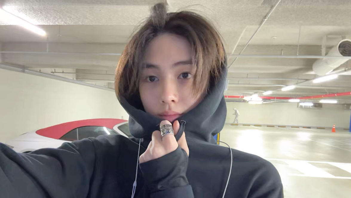严成玹出道一周年wvs更新 🥳🎉🌈🎊 ｜COER们！！我是成玹