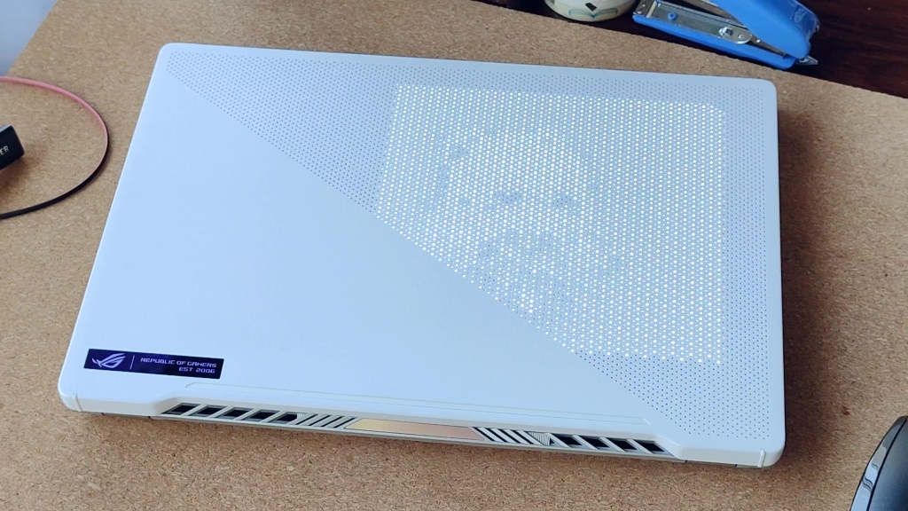 rog 幻14 2021 led a面光显矩阵屏