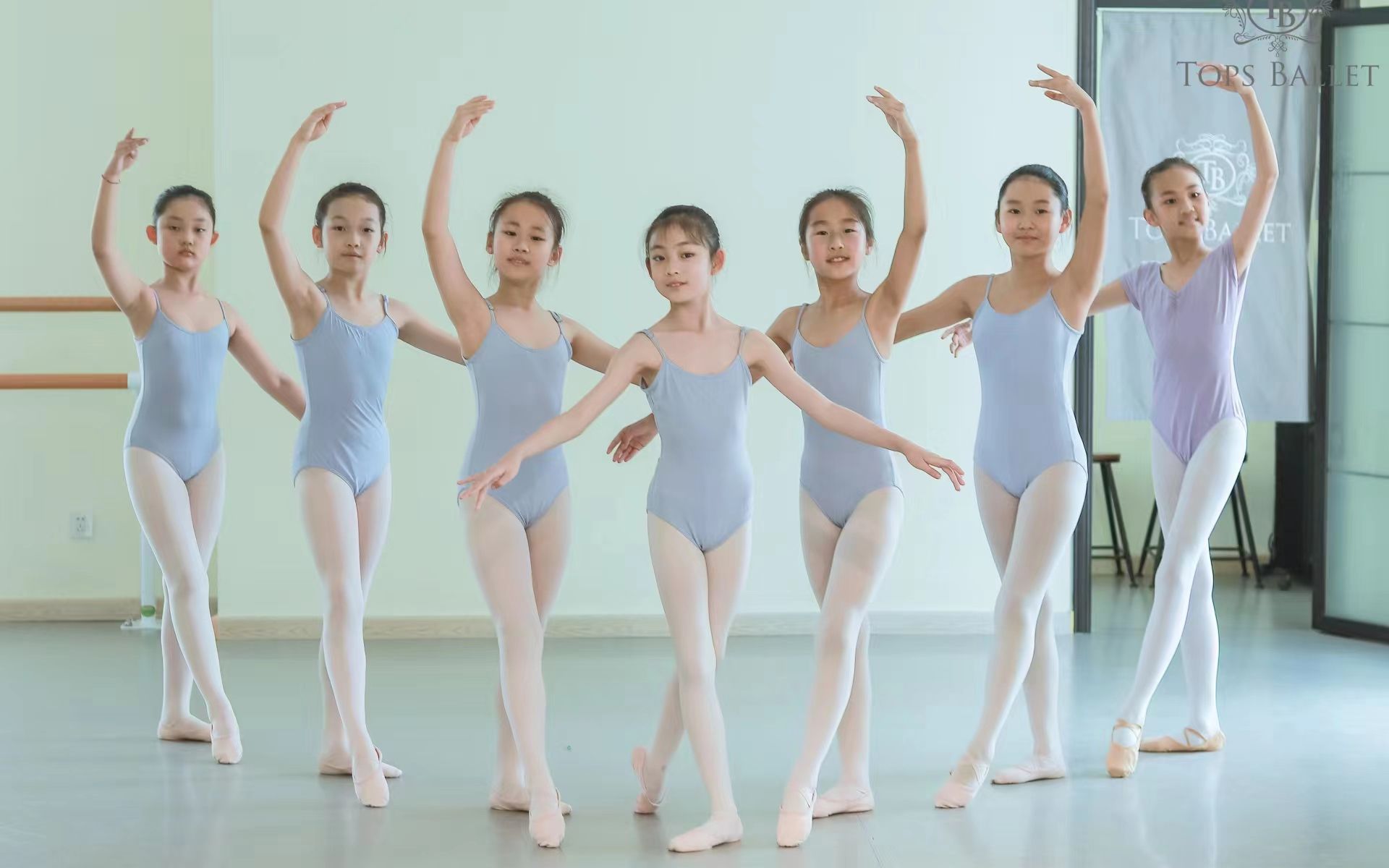 芭蕾之美 | 肌肉和软度可能会退化,但气质会延续 | Ballet Friday vol.18哔哩哔哩bilibili